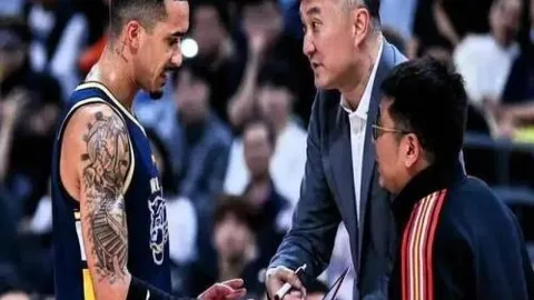 女篮首发出局惨遭零分三失误，球迷呼吁：是时候调整阵容了